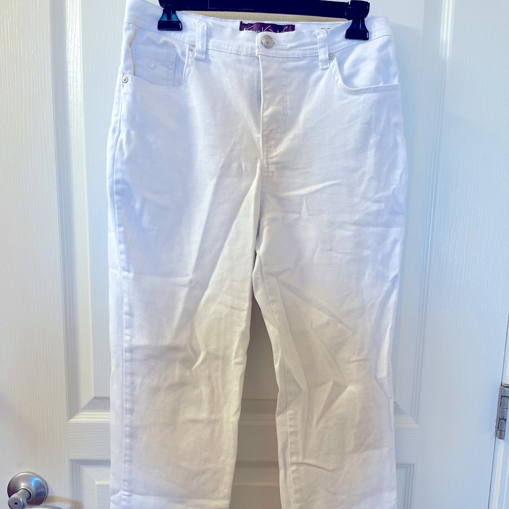 white bell bottom jeans, size 6!